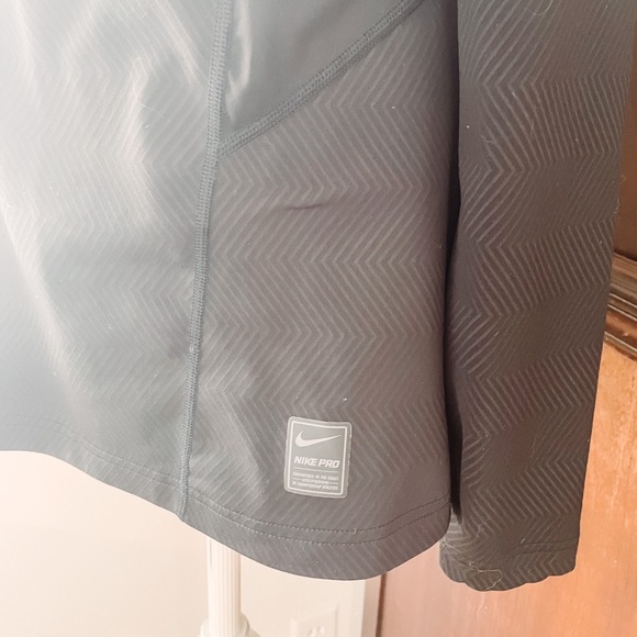 Nike Men’s Black Pullover - Picture 4 of 5